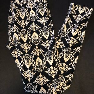 B&W OS LuLaRoe leggings